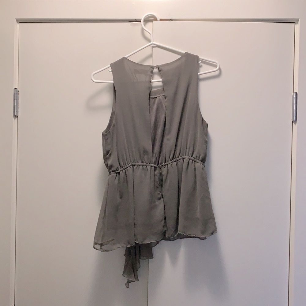 Top with partial open back - Picture 2 of 2